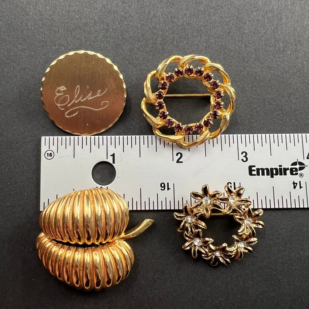 Vintage Brooch Lot of 8 Gold Tone Some Signed Sarah Coventry MJent Avon